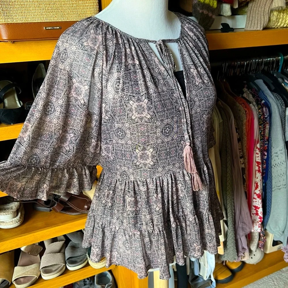π5/$20π DAYTRIP Babydoll Ruffled Mesh Pink and Black Patterned top Medium - Picture 4 of 9